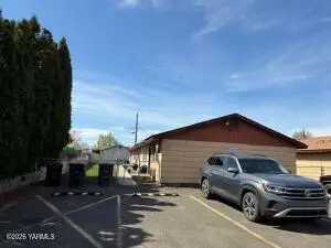 1718 S 10th Ave, Yakima, WA 98902 - #3