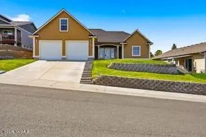 510 N 15th St, Selah, WA 98942 - #1