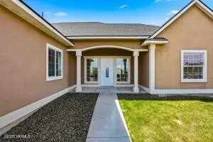 510 N 15th St, Selah, WA 98942 - #2