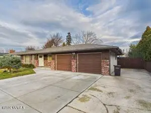 911 S 41st Ave, Yakima, WA 98908 - #2