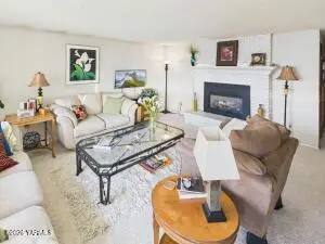 911 S 41st Ave, Yakima, WA 98908 - #3