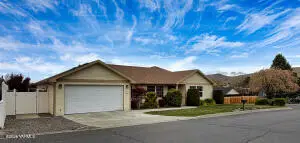 108 N 57th St, Yakima, WA 98901 - #1