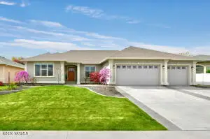 214 S 92nd Ave, Yakima, WA 98908 - #1