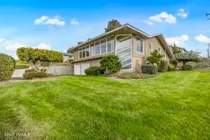 1235 Cherry Ave, Sunnyside, WA 98944 - #1