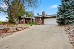 1006 W 1st Ave, Selah, WA 98942 - #3