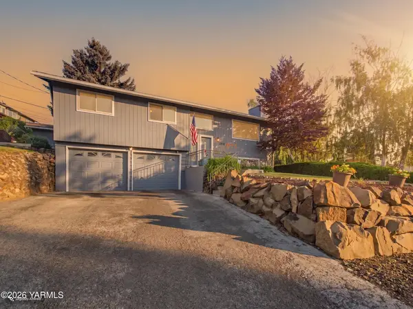 106 N 12th St, Selah, WA 98942