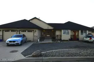 712 N 57th St, Yakima, WA 98901