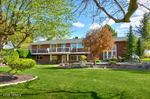 10161 N Wenas Rd, Selah, WA 98942