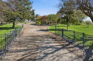 10161 N Wenas Rd, Selah, WA 98942 - #2