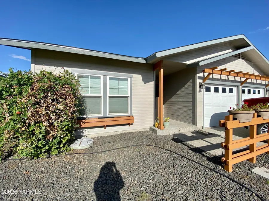 8021 Vialago Pky, Zillah, WA 98953 - #2
