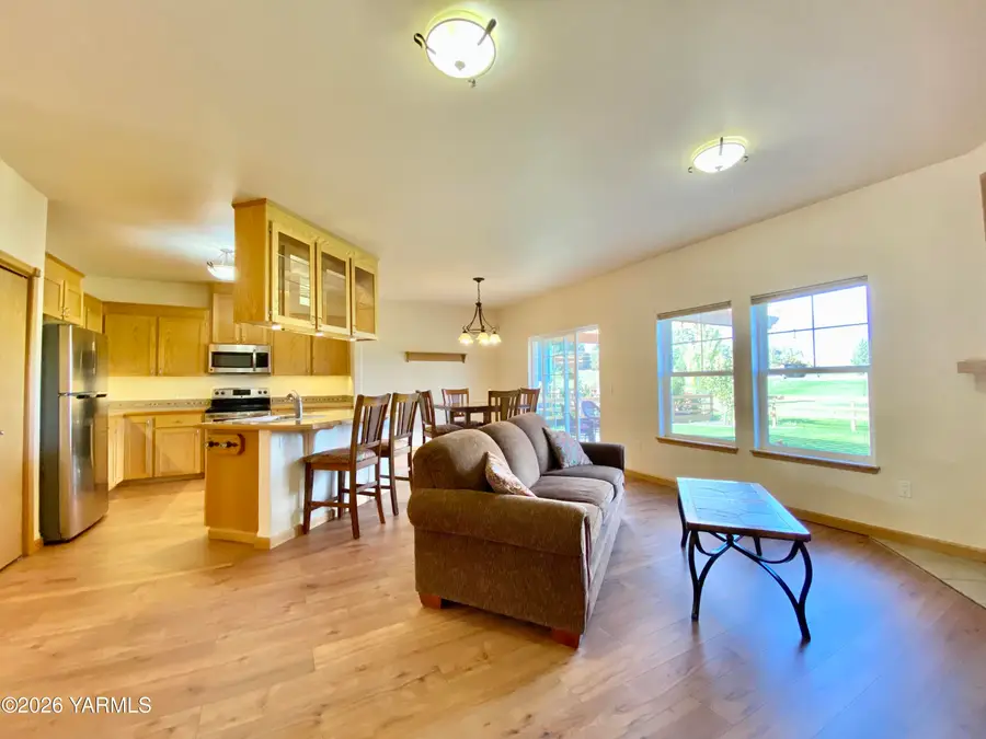 8021 Vialago Pky, Zillah, WA 98953 - #3