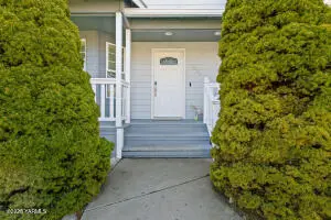 1600 W Orchard Ave, Selah, WA 98942 - #2