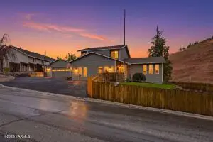 304 S 10th St, Selah, WA 98942 - #2