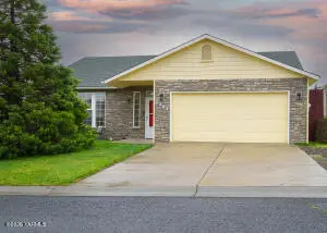 1202 W Home Ave, Selah, WA 98942