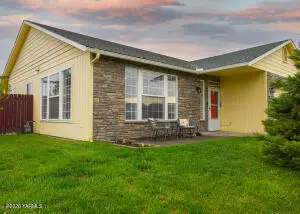 1202 W Home Ave, Selah, WA 98942 - #2