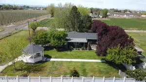 1051 Monroe St, Mabton, WA 98935 - #1