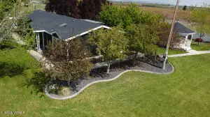 1051 Monroe St, Mabton, WA 98935 - #2