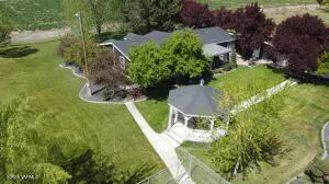 1051 Monroe St, Mabton, WA 98935 - #3