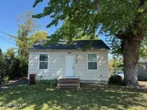 721 N 15th Ave, Yakima, WA 98902 - #1