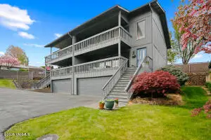 21 Burning Tree Dr, Yakima, WA 98902