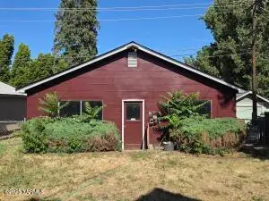 921 S 19th Ave, Yakima, WA 98902 - #3