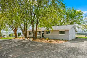 930 Cabin Ln, Selah, WA 98942 - #2