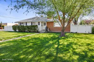 201 S 58th Ave, Yakima, WA 98908 - #1