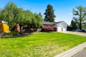 1209 S 37th Ave, Yakima, WA 98902 - #3