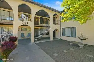 703 S 38th Ave #8, Yakima, WA 98902