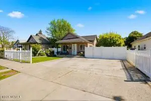 111 N 8th St, Yakima, WA 98901 - #1