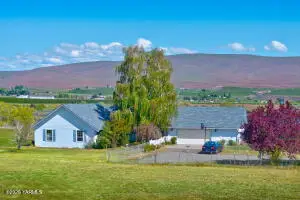 15651 Fisk Rd, Yakima, WA 98908 - #2