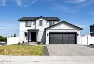 605 N Oak St #23, Tieton, WA 98947
