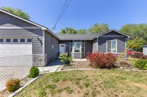 1702 S 13th St, Yakima, WA 98901 - #2