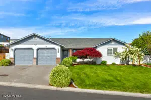 702 S 7th St, Selah, WA 98942 - #1
