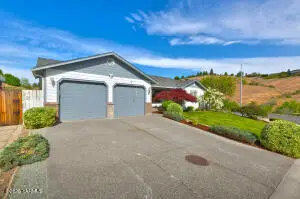 702 S 7th St, Selah, WA 98942 - #3