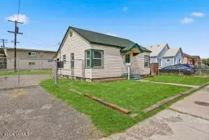 220 Custer Ave, Yakima, WA 98902 - #2