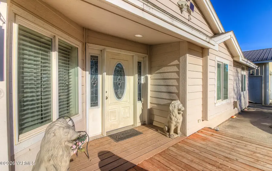 1845 Gurley Rd, Granger, WA 98932 - #3
