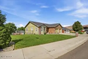 4960 Pear Butte Dr, Yakima, WA 98901 - #2
