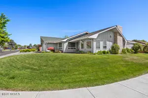 805 S 57th Ave, Yakima, WA 98908 - #1