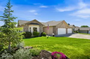 23 N 86 Ave, Yakima, WA 98908 - #3