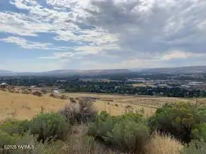 351 Kristi Ln, Yakima, WA 98901 - #2