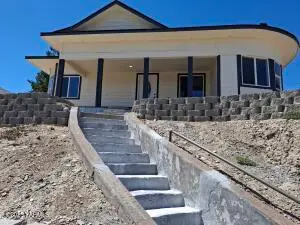 805 Crescent Ave, Sunnyside, WA 98944