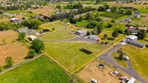 1490 Gore Rd, Selah, WA 98942