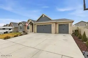 104 Bravo St, Moxee, WA 98936 - #2