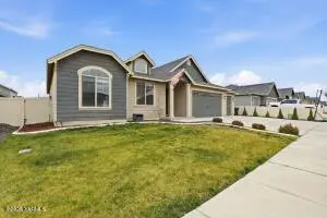 104 Bravo St, Moxee, WA 98936 - #3