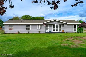 40 Emerald Acres Dr, Selah, WA 98942