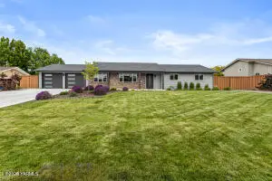 208 N 70th Ave, Yakima, WA 98908