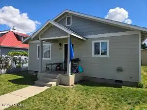 208 N Chestnut St, Toppenish, WA 98948