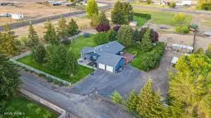 120 W Huntzinger Rd, Selah, WA 98942 - #2