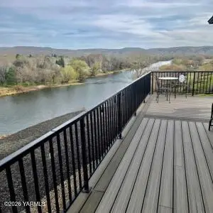 241 Rome Rd, Selah, WA 98942